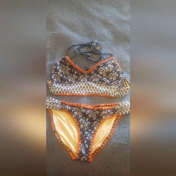 BOHO Style Blue and White Floral Bikini Set - Picture 6 of 8